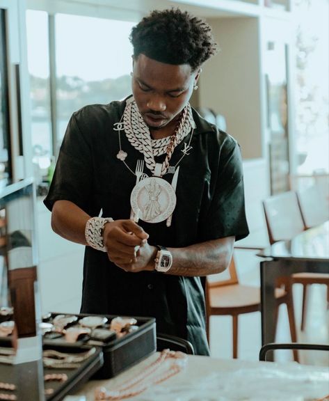 Roddy Rich Aesthetic, Davido Wallpaper, Rich Rapper Lifestyle, Roddy Ricch Wallpaper Iphone, Roddy Ricch Wallpaper, Roddy Ricch The Box Wallpaper, Roddy Ricch Aesthetic, Kodak Black Wallpaper, Roddy Rich