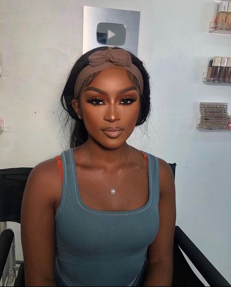 Soft Glam Beat Makeup Black Women, Soft Black Makeup Looks, Natural Full Face Makeup Black Women, Soft Glam Makeup Black Women Graduation, Pretty Makeup Looks Black Women, Full Glam Black Women, Full Beat Makeup Black Women, Calm Makeup Looks, Makeup Ideas For Senior Pictures