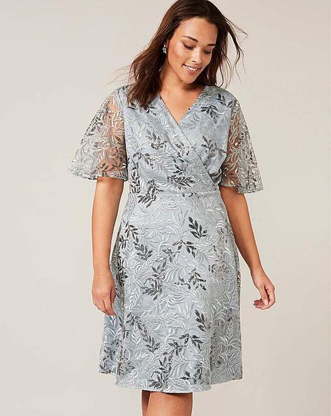 Plus Size Style, Ditsy Floral Dress, Floral Cotton Dress, Eve Outfit, Floral Embroidered Dress, Panel Dress, Phase Eight, Lovely Dresses, Petite Dresses