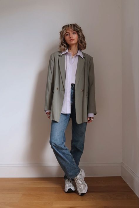 Smart Casual Outfit 2023, Woman Smart Casual Outfits, Tomboy Night Out Outfit, Androgynous Business Casual, Minimal Casual Outfit, Blue Blazer Outfits For Women, Minimal Outfit Ideas, Androgynous Outfits, Smart Casual Women