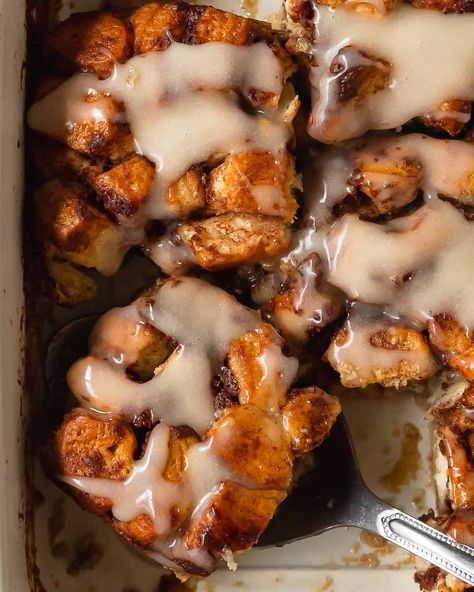 Cinnamon roll french toast is a simple and decadent french toast made from cinnamon rolls soaked in a rich cinnamon spiced custard. This recipe can be baked as a cinnamon roll french toast casserole or made like classic french toast. It’s the perfect easy and indulgent breakfast or brunch. French Toast Caserole, Cinnamon Swirl French Toast, Apple Cinnamon Roll Bake, Cinnamon Custard, Brioche French Toast Casserole, French Toast Crunch, Cinnamon Roll French Toast Casserole, Cinnamon Roll French Toast Bake, Croissant French Toast