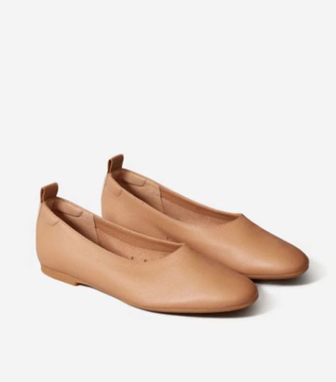 Everlane The Day Glove Everyday Beige Leather Flats, Everlane Glove Boot Outfit, Everlane Heel, Everlane Glove Flat, Tan Pointed Flats, Everlane Day Glove, Tan Flats, Buy Jeans, Velvet Slippers