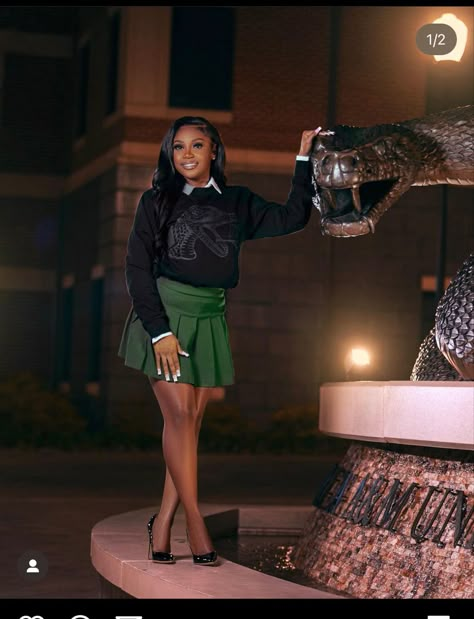 Famu Graduation Pictures, Graduation Essentials, College Photos, College Graduation Photoshoot, Grad Outfits, Girl Graduation, Grad Pictures, Graduation Photography Poses, Grad Ideas