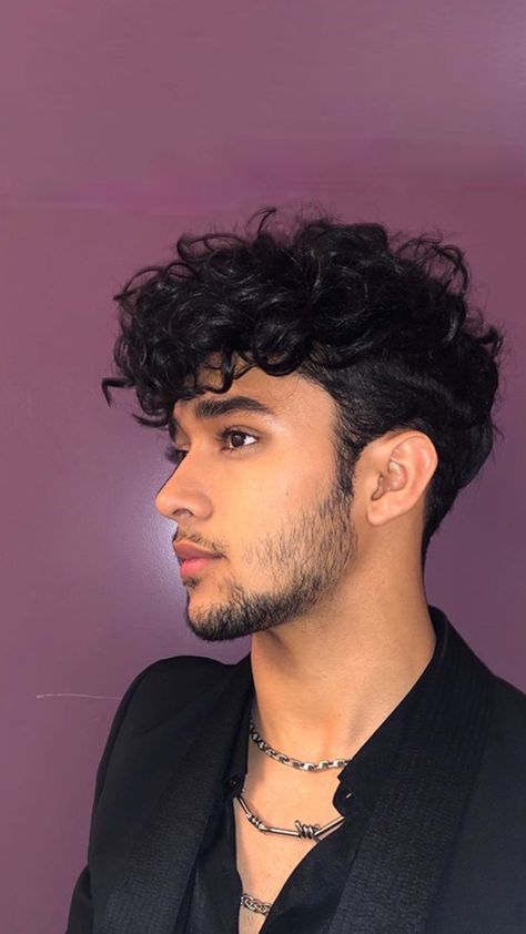 Curly Hair Fade, Men Haircut Curly Hair, Oval Face Haircuts, Wavy Hair Men, Tan Guys, Haircuts For Curly Hair, Corte De Cabelo Masculino, Heart Face Shape, Curly Hair Men