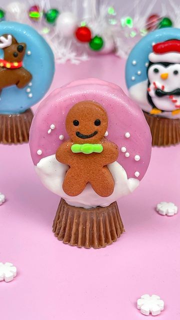 Snowglobe Cookies, Xmas Treats, Oreo Balls, Christmas Cupcake, Chocolate Making, Christmas Foods, Covered Oreos, Candy Recipes Homemade, Christmas Candy Recipes