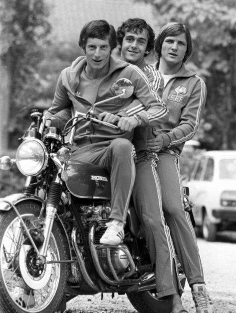 Jean-Michel Larqué, Michel Platini et Dominique Bathenay Michel Platini, Johan Cruyff, Good Soccer Players, Retro Football, Jean Michel, Football Pictures, Hot Flashes, Vintage Football, Juventus