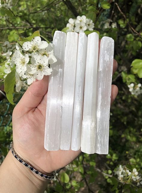 Selenite Aesthetic, Selenite Crystal Wands, Pretty Crystals, Crystal Wands, Rock Plants, Crystal Room, Crystal Aesthetic, Look Rock, Spiritual Crystals