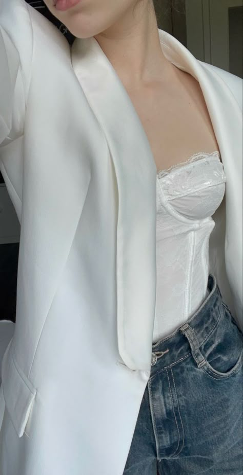 White Corset Outfit, Long Blazer Outfit, Long Sleeves Outfit, White Blazer Outfit, White Top Outfit, Sleeves Outfit, White Shirt Outfit, Outfit Corset, Corset Outfit