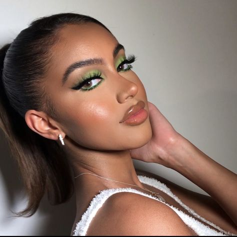 Tinkerbell Makeup, Green Eyeshadow Look, Makeup Artist Branding, A Virtuous Woman, Birthday Makeup Looks, Under Eye Makeup, Holiday Makeup Looks, Makeup 101, Makeup For Black Skin