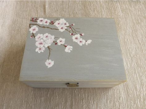 Tea Box Design, Wooden Box Crafts, Wood Tea Box, Tea Box Storage, Hand Painted Wooden Box, Wooden Box Designs, Wooden Tea Box, Tea Bag Organizer, Painted Wooden Boxes