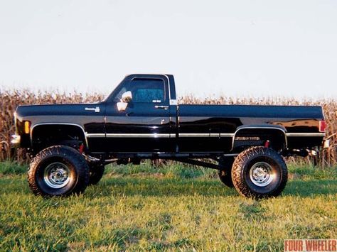 1979 lifted Chevy Silverado. Someday mine will look this nice! 1979 Chevy Truck, Square Body Trucks, Square Body Chevy, Chevy 4x4, Chevy Girl, Black Truck, Old Chevy, Nice Trucks, Lifted Chevy Trucks