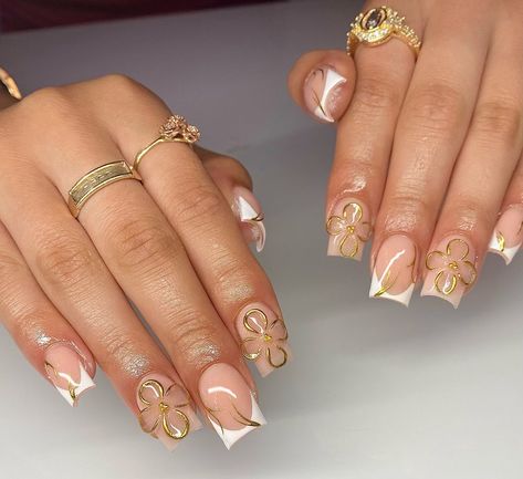 Ethereal Nails Square, Medium Length Nails With Charms, Short Nails Gold Design, Cute French Tip Nails Designs Short, Nail Inspired Square, Thanksgiving Short Nail Designs, Short Acrylic Nails Autumn, French Tip Nails With Gold Design, Short Gold Nail Designs