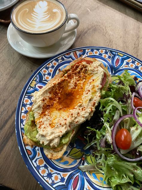 Hummus Avocado Toast, Hummus Toast Aesthetic, Humus Aesthetic, Hummus Aesthetic, Hummus Toast, Vegan Hummus, Avocado Hummus, Coffee Shop Aesthetic, Healthy Lunch