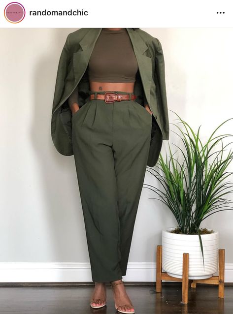 Power Suits For Women Chic, Olive Outfit, Power Suits For Women, High Fashion Vintage, Woman Suit Fashion, Elegante Casual, Looks Chic, The Vibe, Work Outfits Women