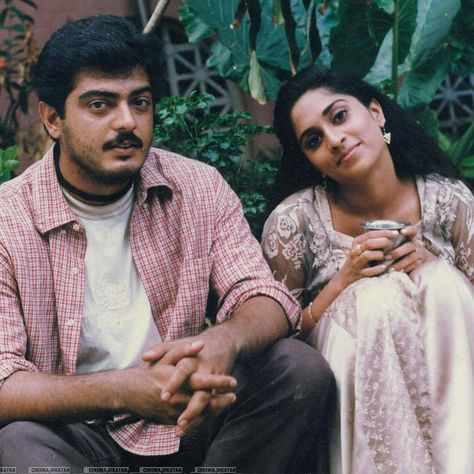 Amarkalam Ajith Shalini Images, Shalini Ajith Old Pics, Ajith Shalini, Love Feeling Photos, Ajith Kumar, Friendship Photography, Movie Pic, Most Handsome Actors, Feeling Pictures