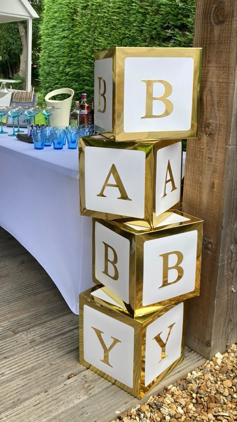 Baby Boxes Decorations, Babby Shower, Bear Baby Shower Theme, Baby Shower Deco, Baby Event, Unisex Baby Shower, Diy Glass Bottle Crafts, Gender Reveal Decorations, Baby Shawer