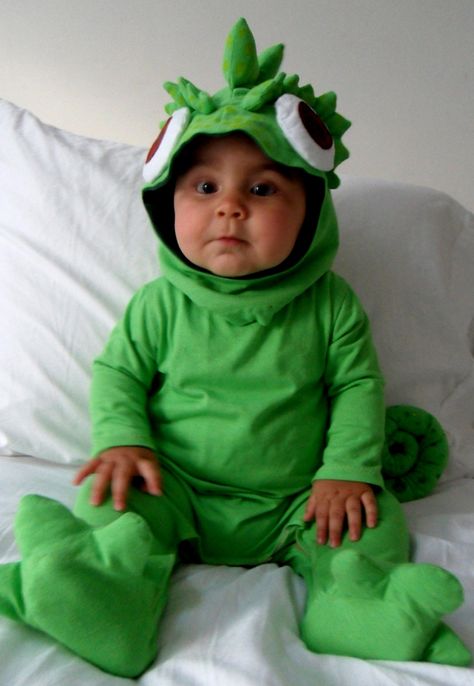 chameleon Pascal Costume - Threads Rapunzel Chameleon, Pascal Costume, Chameleon Costume, Sustainable Halloween, Disney Cosplay Ideas, Pascal Tangled, Baby Chameleon, Diy Baby Costumes, Characters Cosplay