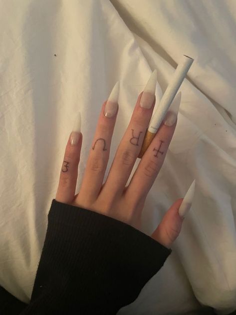 Grunge Nails, Beige Fashion, Really Cute Nails, Punk Nails, Soft Nails, Model Nails, Trend Style, Goth Nails, Minimalist Nails