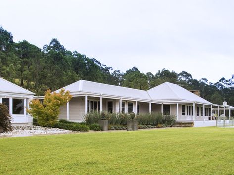 Homestead Exterior, Maleny Manor, Australian Country Houses, Australian Farmhouse, Queensland Homes, Weatherboard Exterior, Rural Houses, Weatherboard House, House Colour