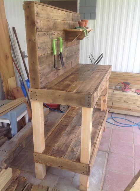 Pallet Potting Bench, Garden Pallet, Kabinet Dapur, Outdoor Furniture Plans, Wooden Pallet Projects, Potting Bench, Pallet Outdoor, Pallets Garden, Pallet Crafts