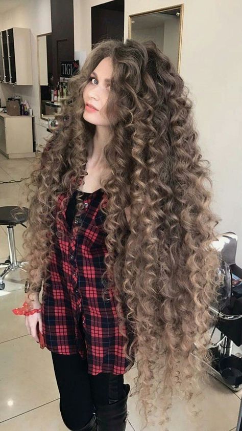 Tomboy Hairstyles, Extremely Long Hair, Rapunzel Hair, Really Long Hair, Beautiful Curly Hair, Curly Hair Women, Super Long Hair, Permed Hairstyles, Long Hair Girl