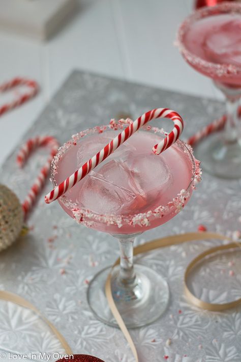 Pink Christmas Drinks Alcohol, Pink Christmas Drink, Pink Christmas Cocktail, Peppermint Cocktails, Candy Cane Vodka, Candy Cane Cocktail, Peppermint Cocktail, Peppermint Vodka, Xmas Drinks