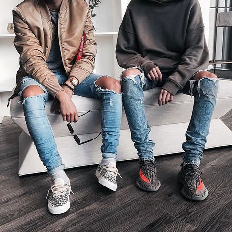 Yeezy Outfit Men, Yeezy Outfit, Hypebeast Fashion, The Best Jeans, Der Gentleman, Streetwear Outfit Ideas, Herren Style, White Sneakers Men, Dope Fits