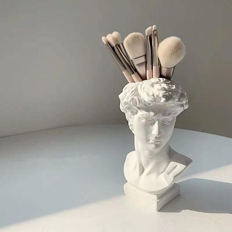 It can be used as both a cosmetic brush bucket and a vase! David Statue, Brush Storage, Makeup Brush Storage, Cosmetic Brush, It Cosmetics Brushes, Harajuku Fashion, Makeup Brush, Flower Pot, Makeup Brushes