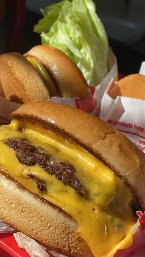 #innnout #cheeseburger In N Out Cheeseburger, Cheeseburger Aesthetic, Cheeseburger Ideas, Comidas Aesthetic, Cheese Burgers, In N Out, Pain Free, Food Cravings, Aesthetic Food