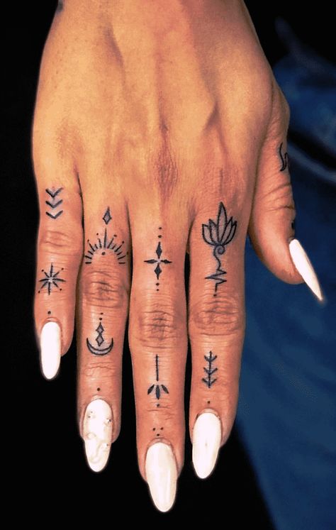 Simple Hand Tattoos, Tattoo Design For Hand, Finger Tattoo For Women, Finger Tats, Hand And Finger Tattoos, Boho Tattoos, Finger Tattoo Designs, More Tattoo, Simple Tattoo