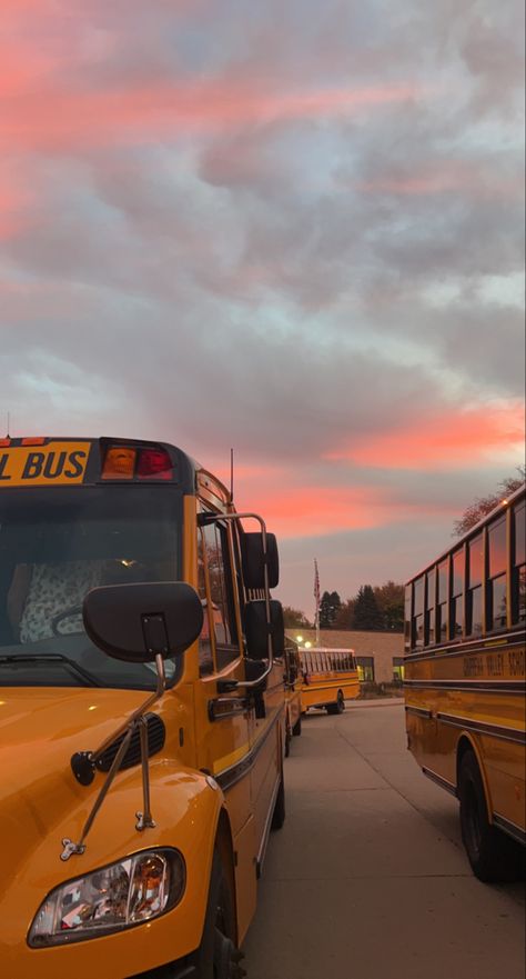 Sunset School, School Bus Pictures, Calming Pictures, School Diary, Aesthetic School, Bus Ride, Sunset Quotes, Bus Stop, Ocean Sunset Photography