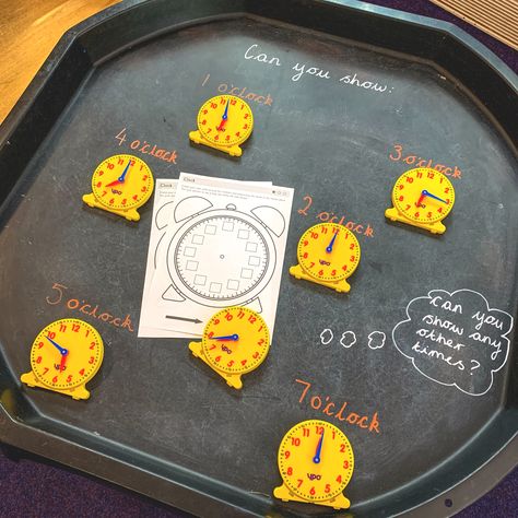 Telling the time ⏰ What a great tuff tray setup giving the children opportunity to show their understanding of telling the time to the hour. #tufftrayideas #tufftraymaths #primarystarseducation #year1maths #year2maths #ks1maths #ks1 #ks1teacher #mixedks1 #mixedks1teacher #practicalmaths #tufftrayideas #clockwork #clocks #clock #time #tellingthetime #timelearning #mathstime #mathtime #tufftrayclock #tufftrayactivity #tufftrayoftheday #tufftrayplay #activelearning #enhancement #enhancedprovision Year 1 Classroom Continuous Provision, Continuous Provision Year 1, Ks1 Classroom, Year 1 Classroom, Ks1 Maths, Nanny Life, Math Tables, Mathematics Activities, Time To The Hour