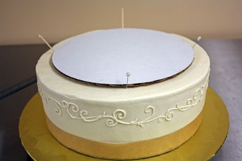 How to Make a Sturdy Stacked Cake - 80cakes.com Simple Two Tier Wedding Cake, Stacking A Wedding Cake, Stacked Cake, Wedding Cake Videos, Fruit Wedding Cake, Tinkerbell Cake, Cake In A Can, How To Stack Cakes, Bake Cakes