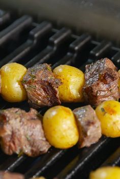 Steak and Potatoes Kabobs:  Your favorite dinner, perfectly transformed for hot summer nights! Potatoes On A Stick, Steak And Potatoes, Fruit Kebabs, Potato Sticks, Grilled Steak Recipes, How To Grill Steak, On A Stick, On The Grill, Beef Dishes