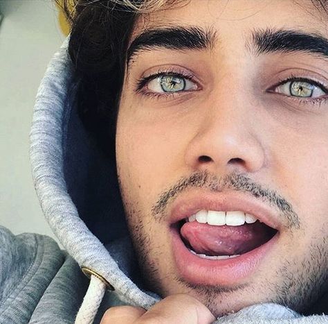 x Guys With Green Eyes, Rare Eyes, Beautiful Eyes Color, Most Beautiful Eyes, Corte De Cabelo Masculino, Gray Eyes, Aesthetic Eyes, The Perfect Guy, Gorgeous Eyes