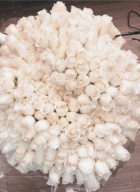 Bouquet Of White Roses, Luxury Roses, Mini Copper, Boquette Flowers, Flowers Bouquet Gift, Fresh Flowers Arrangements, Flower Therapy, Beautiful Bouquet Of Flowers, Beautiful Flower Arrangements