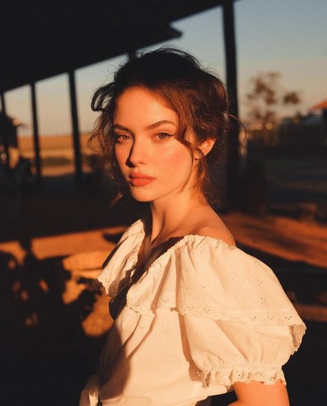 Sunlight Photography, Inspiration Photoshoot, Natural Aesthetics, Golden Hour Photography, Self Portrait Poses, Model Poses Photography, Poses References, Photography Poses Women, Shooting Photo