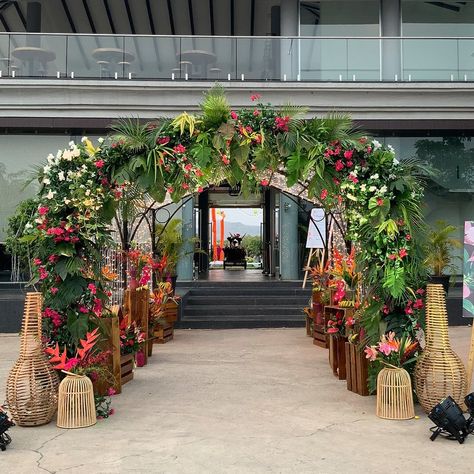 Tropical Wedding Theme, Reception Entrance, Glamorous Decor, Mandap Decor, Tropical Wedding Invitations, Wedding Mandap, Wedding Entrance, Modern Tropical, Tropical Theme