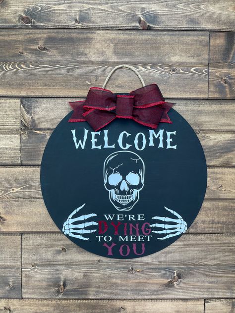 August Ideas, Font Door, Door Decor Halloween, Halloween Door Sign, Custom Crafts, Diy Skulls, Halloween Door Hanger, Welcome Door Hanger, Cricut Hacks