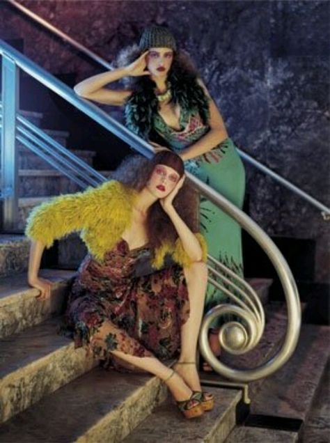 Models in Biba which was a London fashion store of the 1960s and 1970s. Biba was started and primarily run by the Polish-born Barbara Hulanicki with help of her husband Stephen Fitz-Simon. 1970s Biba, Biba Fashion, Barbara Hulanicki, Harry Clarke, 70s Glam, Ideas Photoshoot, Fashion 1970s, Seventies Fashion, 70s Disco