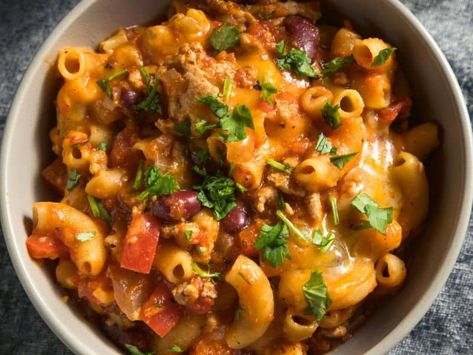 Chili Mac Low Calorie Chili, Low Calorie Casserole, Pioneer Woman Chili, Elbow Pasta Recipes, Mac Chili, Chili Mac Recipe, Leftover Chili, Chili Mac And Cheese, Healthy Chili