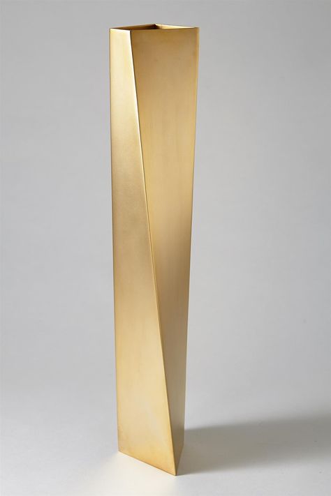 Zaha Hadid Furniture, Zaha Hadid Interior, Zaha Hadid Architecture, Zaha Hadid Design, Interior Columns, Trophy Design, Column Design, Zaha Hadid Architects, Sculpture Metal