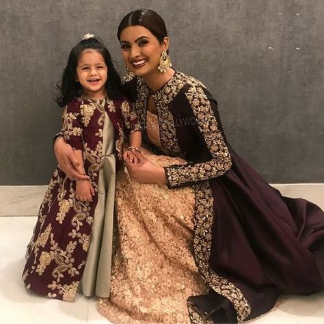 Cuteness Overloaded! Geeta Basra twinning with daughter Hinaya Heer. Follow 👉 @Bollywood for more…” Mummy And Daughter Same Dress, Geeta Basra, Abaya Wedding, Kids Wedding Outfits, Mom And Baby Outfits, Asian Clothes, Daughter Dress, Eid Dress, Function Dresses