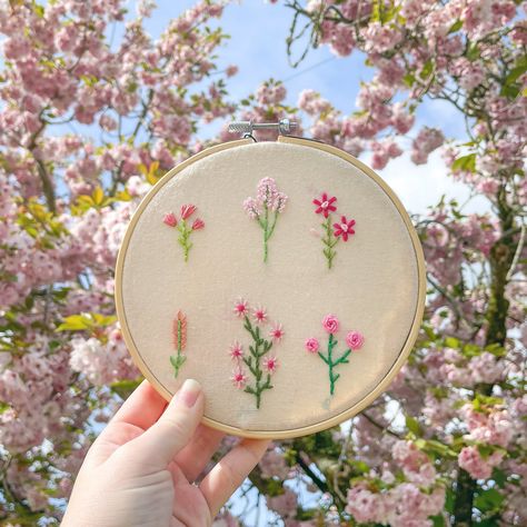 The sun is shining and the flowers are blooming 🌸 This hand embroidered pink floral hoop was part of a trilogy a couple of years ago, and this is now the only one left 🌸 . . Hand embroidered flowers, hand embroidery, embroidered flower, damn good stitch, embroidered home decor, botanical embroidery Flowers Hand Embroidery, Botanical Embroidery, Hand Embroidered Flowers, Floral Hoops, Sun Is Shining, Cute Home Decor, The Flowers, Embroidered Flowers, Left Hand