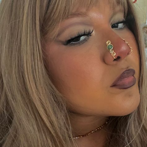 Making A Fake Nose Ring, Nose Clip Jewelry, Nose Ring Cuff, Nose Cuff Aesthetic, Nose Cuff Ideas, Diy Nose Cuff, Wire Nose Cuff, Diy Nose Rings, Roma People