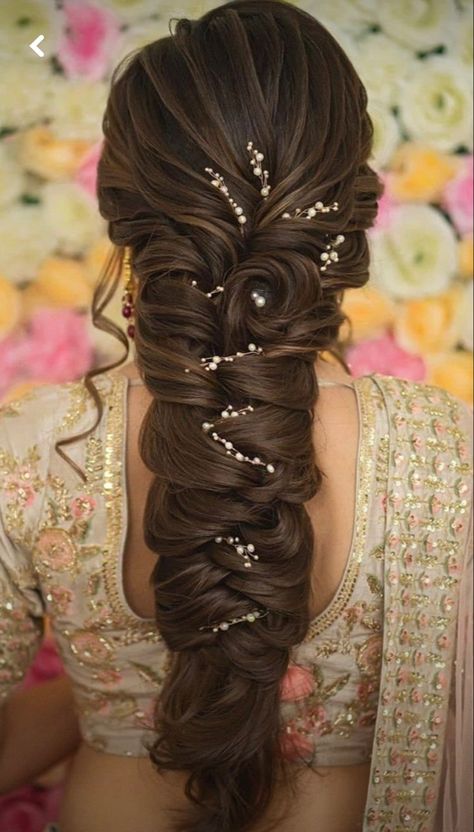 Bridal Hairstyle Ideas, Messy Braided Hairstyles, College Pics, Mehndi Hairstyles, Fishtail Hairstyles, Hair Style On Saree, Trending Hair, Classy Blouses, Bridal Braids