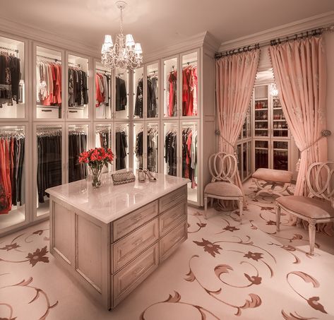 15 Elegant Luxury Walk-In Closet Ideas To Store Your Clothes In That Look Like Boutiques Small Clothes Closet Organization, Small Clothes Closet, Diy Kast, Small Master Closet, Ideas Armario, Luxe Bed, Closet Small Bedroom, Closet Clothes Storage, Dressing Design