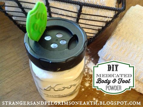 Strangers & Pilgrims on Earth: Make Your Own Medicated Body and Foot Powder {DIY} Essential Oils Beginners Guide, Natural Shampoo Diy, Homemade Cosmetics, Homemade Lotion, Diy Body Care, Powder Recipe, Skin Lotion, Body Powder, Make Beauty