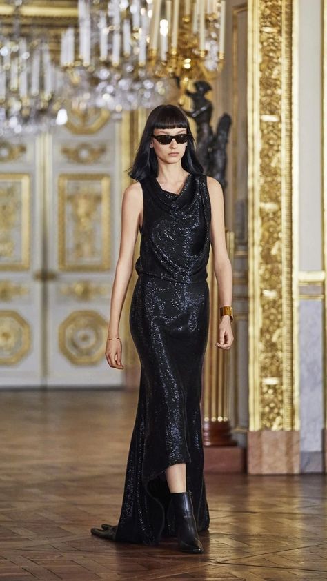 Black Dress Runway, Celine Dress, Pop Clothing, Fall Chic, All Black Fashion, Runway Dresses, Handbags Leather, Street Style Inspiration, Fall 2022