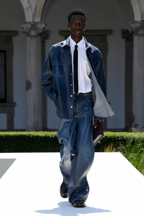 Men Paris Fashion Week, High Fashion Outfits Runway Men, Denim Men Fashion, Denim Aesthetic Men, Men Fashion Spring 2024, Men Spring 2024, Spring High Fashion, Mens Runway 2024, Men’s Denim